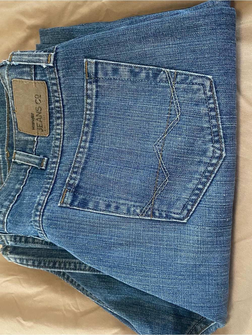 Wrangler Jeans Co.  Relaxed boot Classic Blue Denim Jeans size 38x 30 - Picture 2 of 9